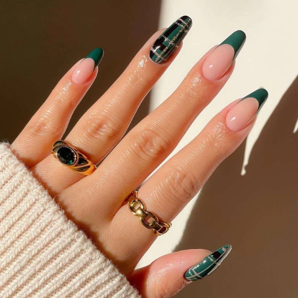 Autumn-green-fall-nails-French-Tips