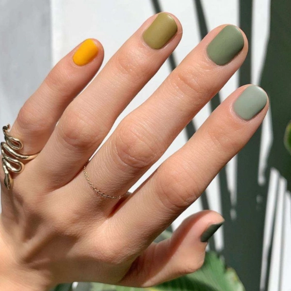 Autumn-green-fall-nails-Green-Ombre