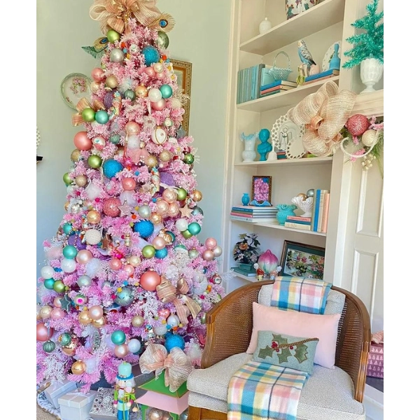 Christmas-Decor-Pastel-Hues