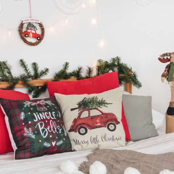 Christmas-Decor-Small-Apartments-Festive-Throw-Pillows