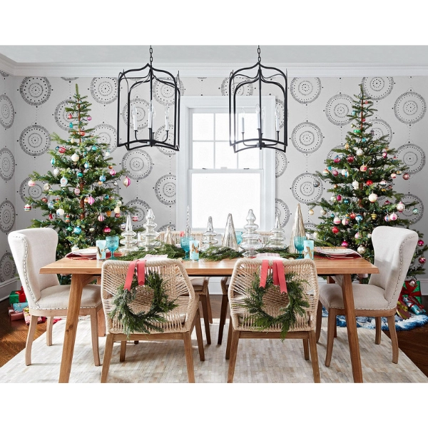 Christmas-Decor-Small-Apartments-Holiday-Table-Settings