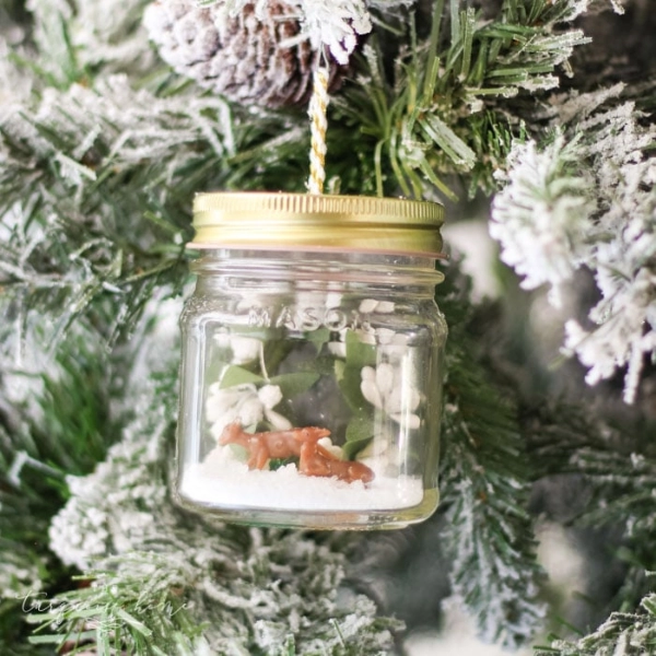 Christmas-Decor-Small-Apartments-Mason-Jar-Snow-Globes