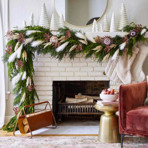 Christmas-Decor-Statement-Garlands