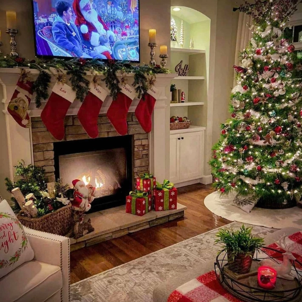 Christmas-Living-Room-Decor-Ideas-for-TV-Area-Colorful-Christmas-Ornaments