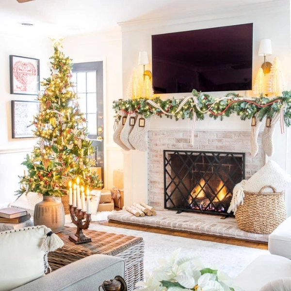 Christmas-Living-Room-Decor-Ideas-for-TV-Area-Vintage-Christmas-Decor