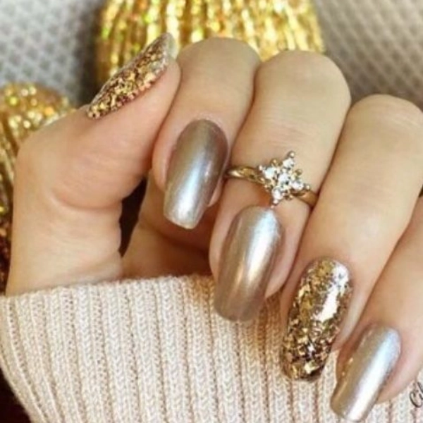 Christmas-Nail-Metallic-Gold