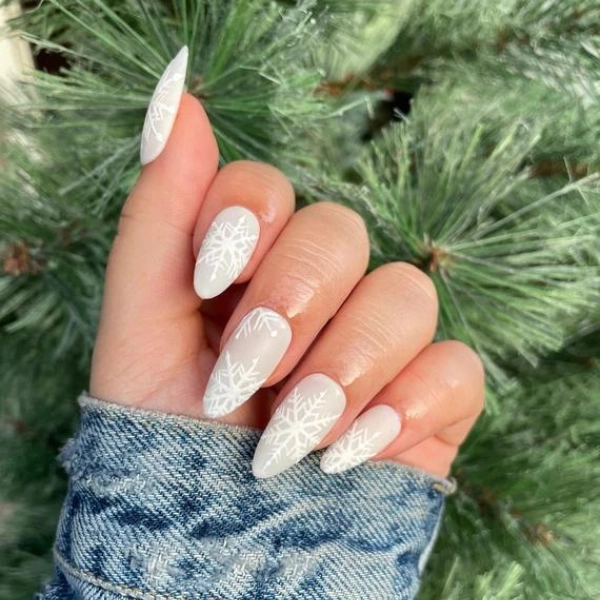 Christmas-Nail-Winter-White