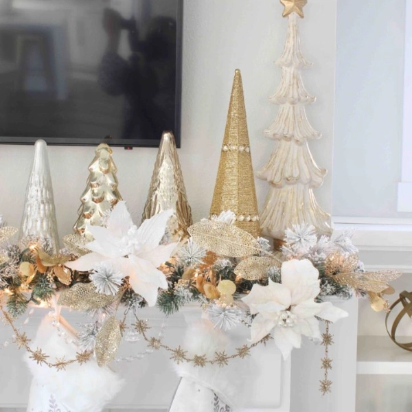 Christmas-decorations-Living-room-Glamorous-Gold-Accents