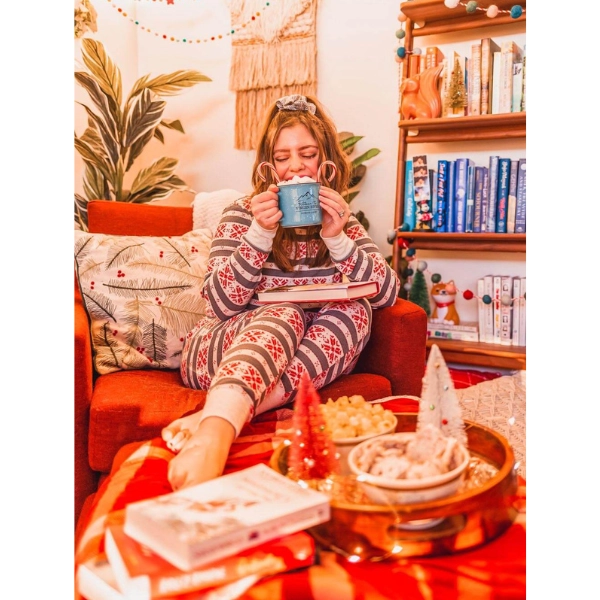 Cozy-Christmas-Decor-Cozy-Reading-Nook