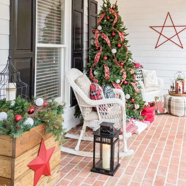 Cozy-Christmas-Decor-Festive-Front-Porch