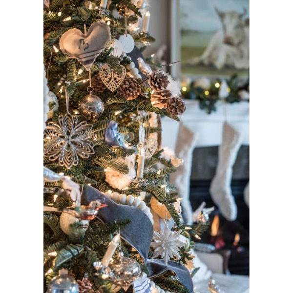 Cozy-Christmas-Decor-Vintage-Ornaments