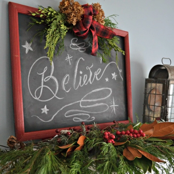 DIY-Christmas-Decor-Chalkboard-Sign