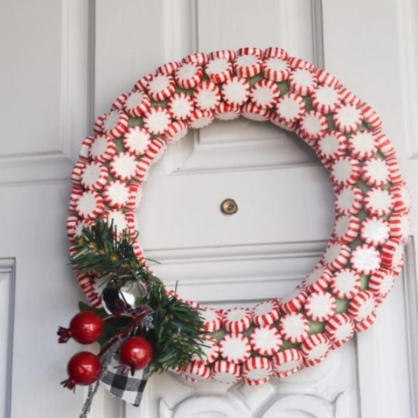 DIY-Christmas-Decor-Peppermint-Wreath