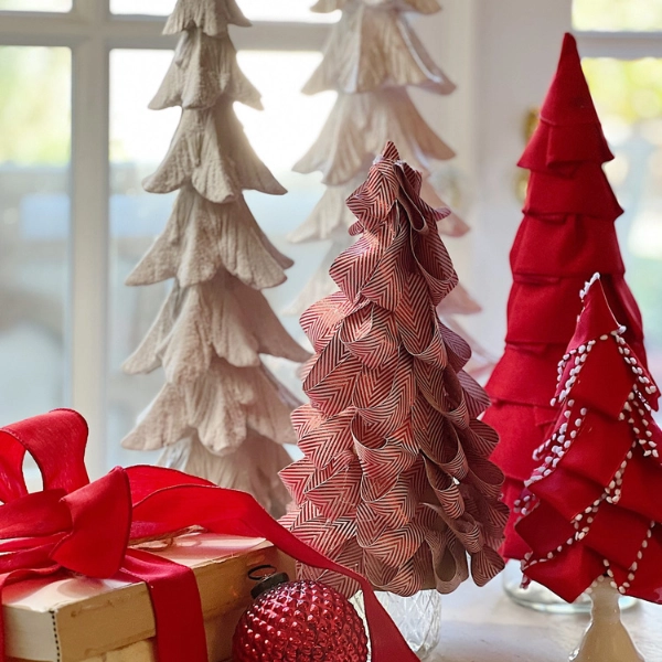 DIY-Christmas-Decor-Ribbon-Wrapped-Tree