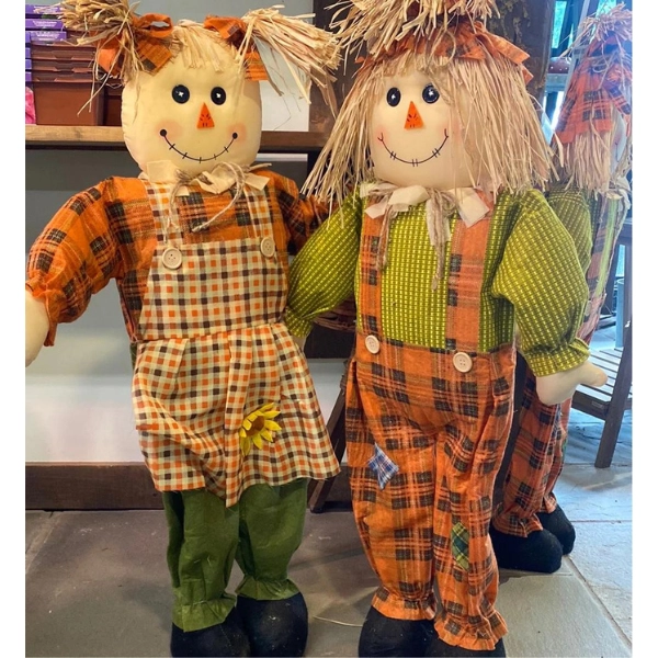 Fall-Decor-Ideas-for-Home-Scarecrow-Figures