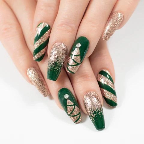 Green-and-Gold-Christmas-Nail-Glittering-Stripes