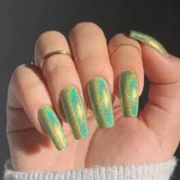 Green-and-Gold-Christmas-Nail-Metallic-Sheen