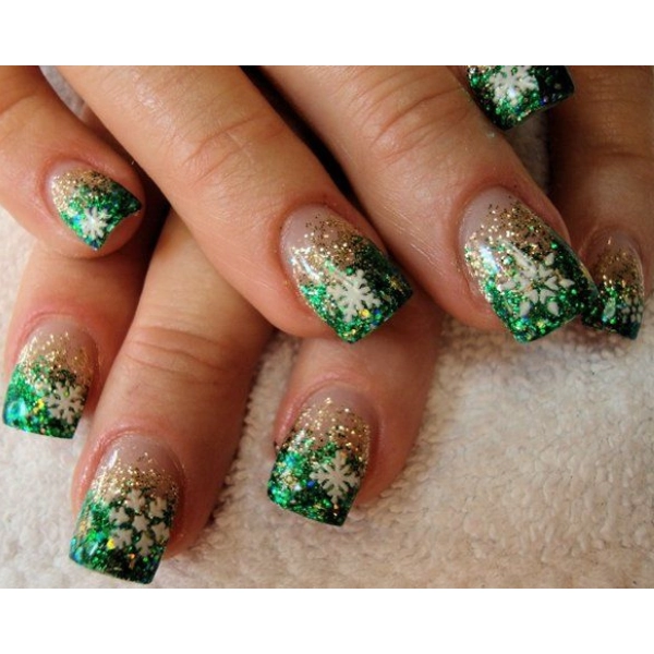 Green-and-Gold-Christmas-Nail-Snowflakes