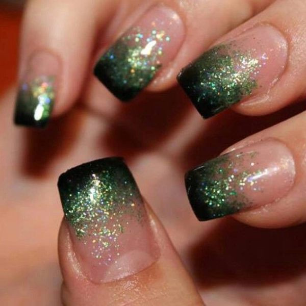 Green-and-Gold-Christmas-Nail-Sparkling-Ombre