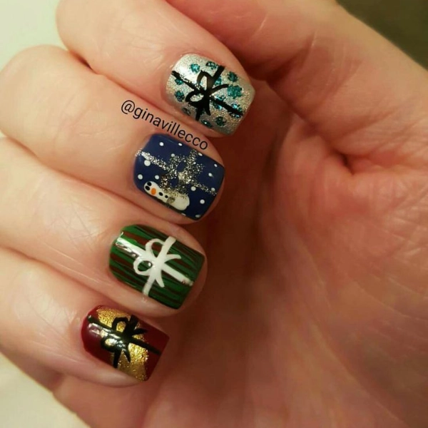 Green-and-Gold-Christmas-Nail-Wrapped-Gifts