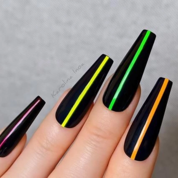 Long-Coffin-Summer-Nails-Bold-Stripes