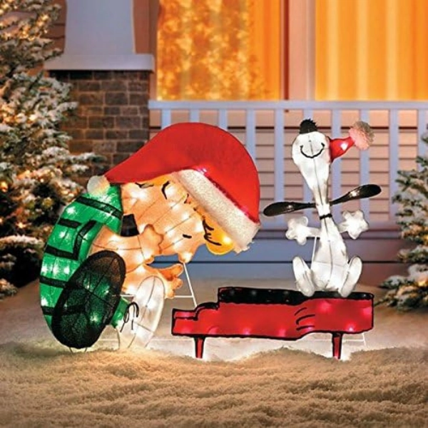 Outdoor-yard-Christmas-decor-Animated-Displays