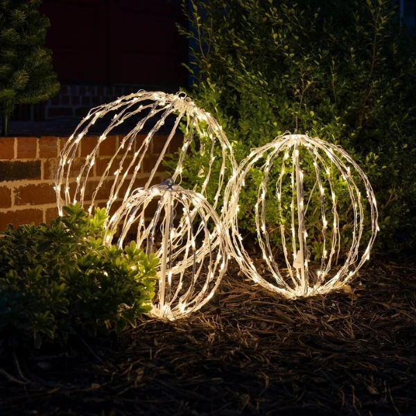 Outdoor-yard-Christmas-decor-Christmas-Light-Balls