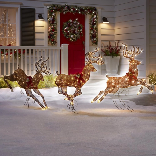 Outdoor-yard-Christmas-decor-Reindeer-Feed-Sign