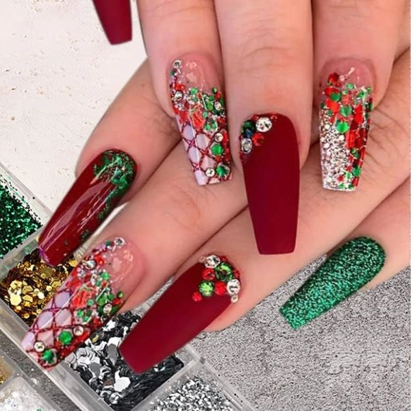 Red-and-Green-Christmas-Nail-Confetti