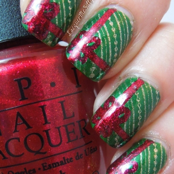 Red-and-Green-Christmas-Nail-Gift-Wrap