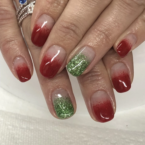 Red-and-Green-Christmas-Nail-Gradient