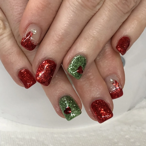 Red-and-Green-Christmas-Nail-Hearts