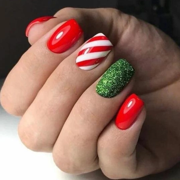 Red-and-Green-Christmas-Nail-Holiday-Glitter