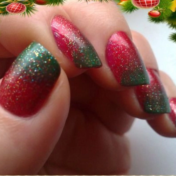 Red-and-Green-Christmas-Nail-Ombre