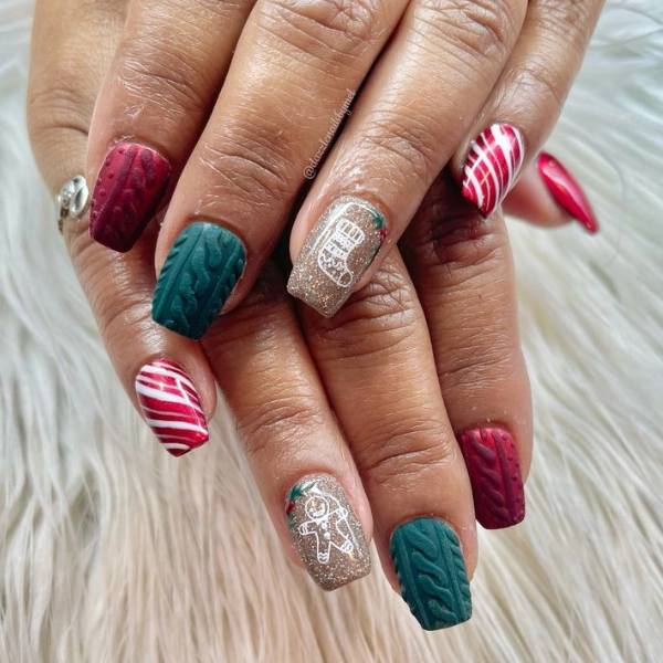 Red-and-Green-Christmas-Nail-Sweater