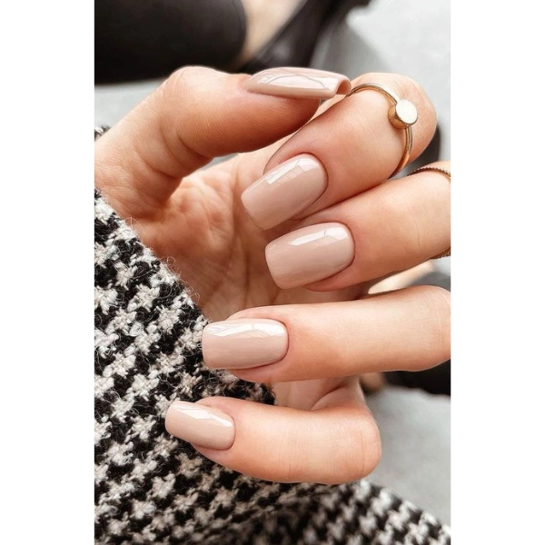 Short-Gel-Fall-Nails-Nude-Elegance