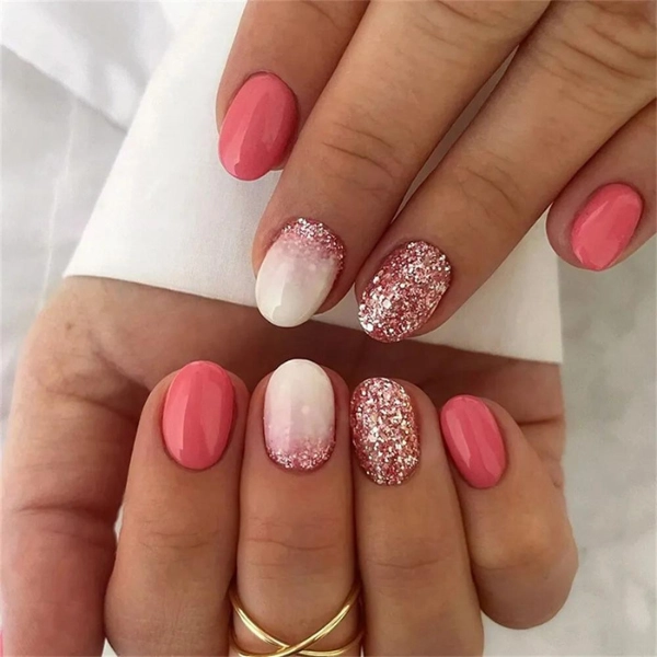 Short-Pink-Simple-Summer-Nails-Glitter