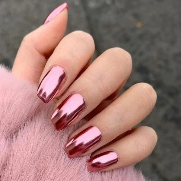 Short-Pink-Simple-Summer-Nails-Metallic