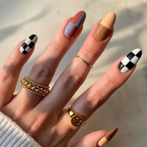 Short-Square-Fall-Nails-Black-Checkerboard