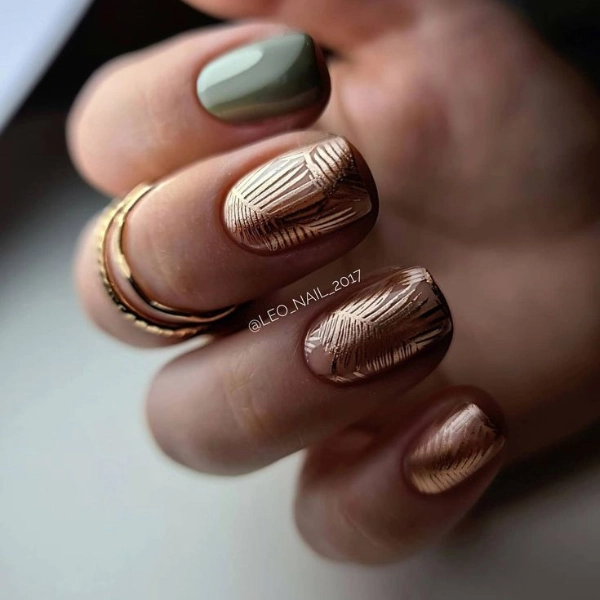 Short-Square-Fall-Nails-Metallic-Olive-Stripes