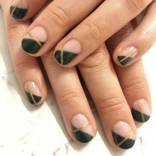 Short-Square-Fall-Nails-Mint-and-Gold-Geometric