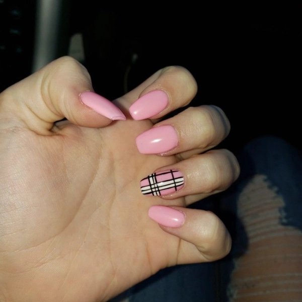 Short-Square-Pink-Nails-Plaid