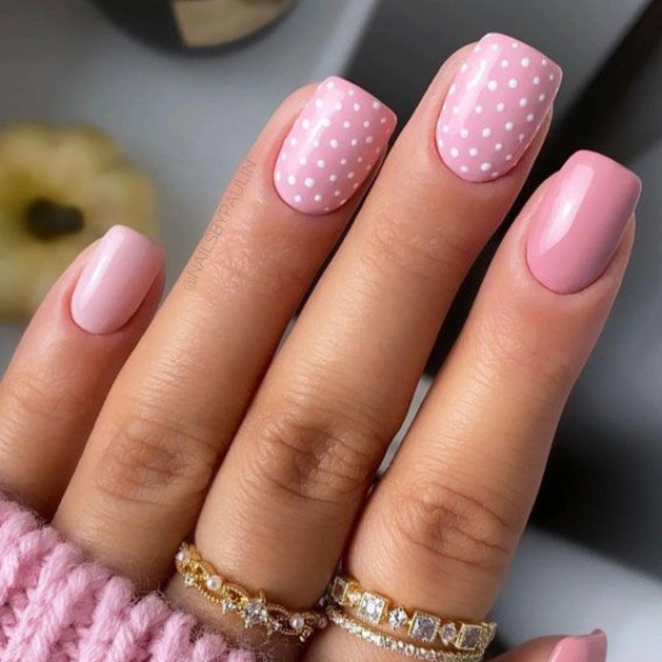 Short-Square-Pink-Nails-Polka-Dots