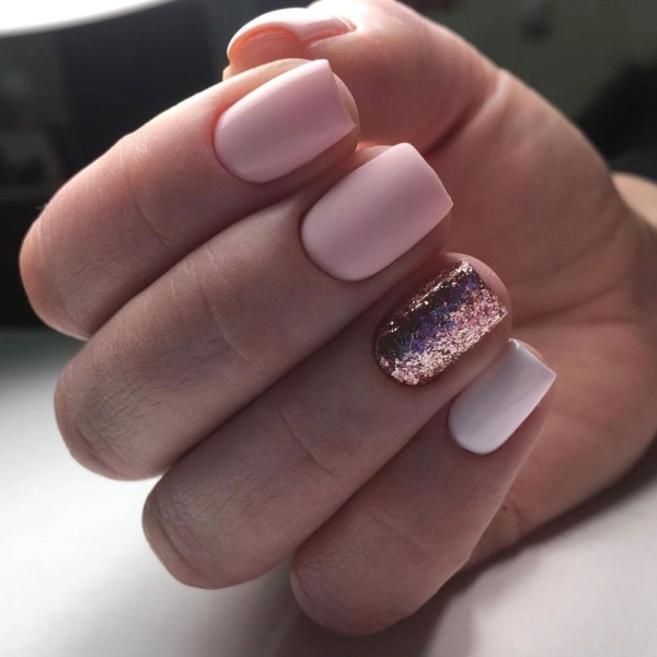 Short-Square-Pink-Nails-Rose-Gold