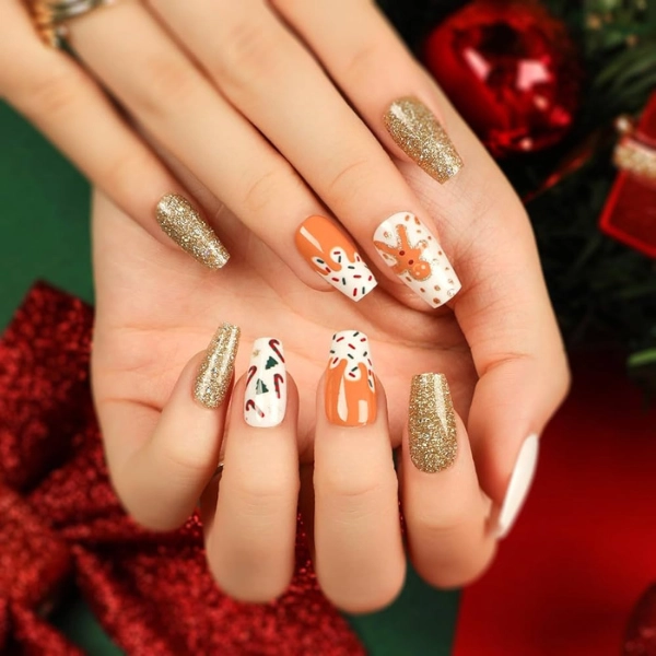 Short-White-Christmas-Nails-Confetti