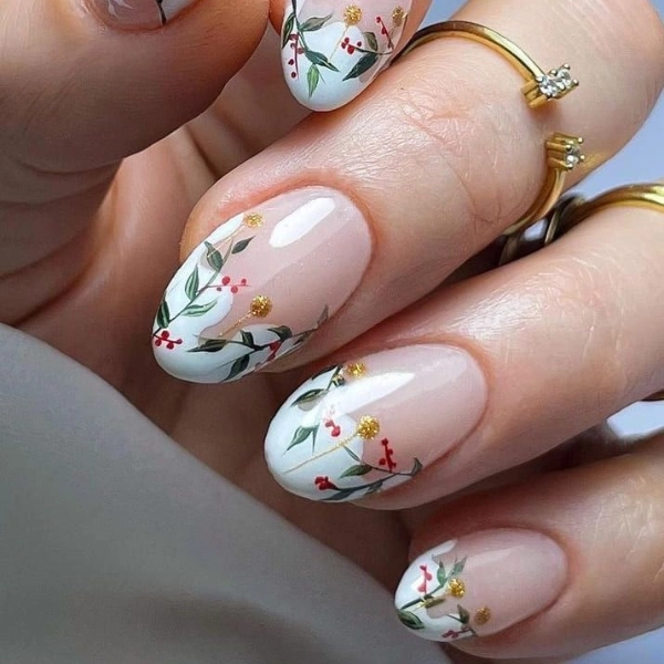 Short-White-Christmas-Nails-Flowers