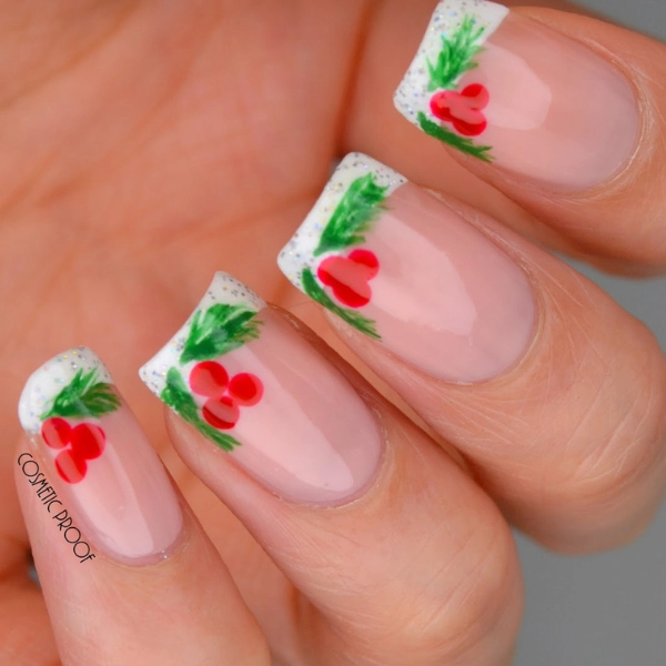 Short-White-Christmas-Nails-Holly-Leaves