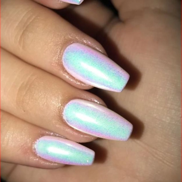 Short-White-Christmas-Nails-Holographic