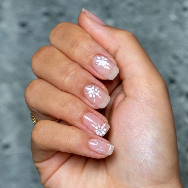 Short-White-Christmas-Nails-Starry-Night