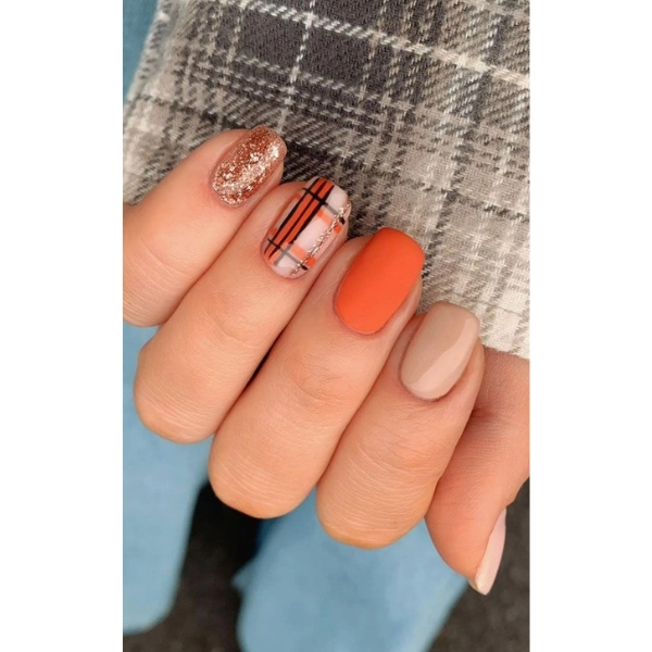 Short-autumn-fall-nails-Plaid-Patterns